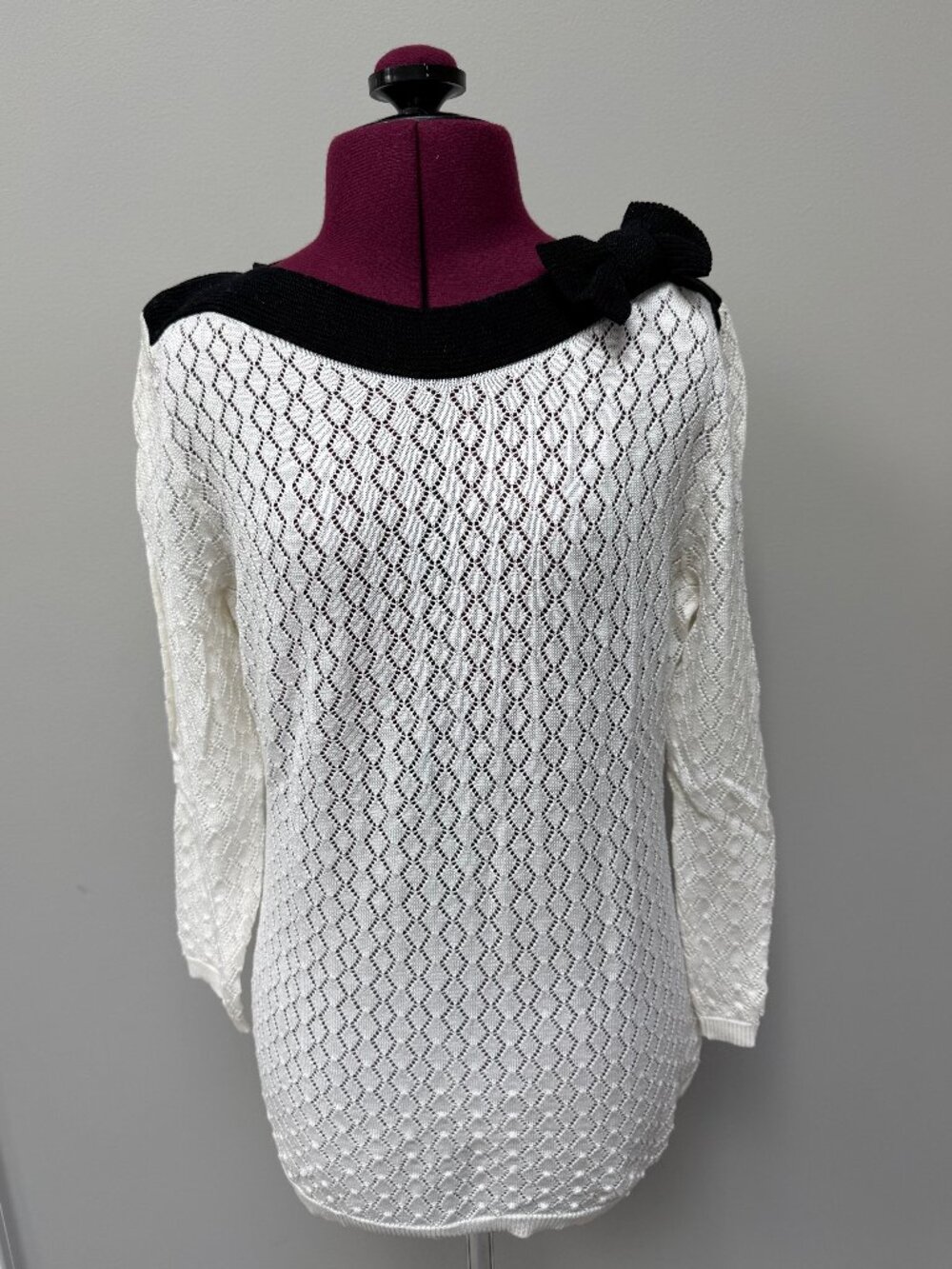 NWT Valentino White Cotton Sweater with Black Shoulder Bow Detail - Size M - Picture 3 of 10
